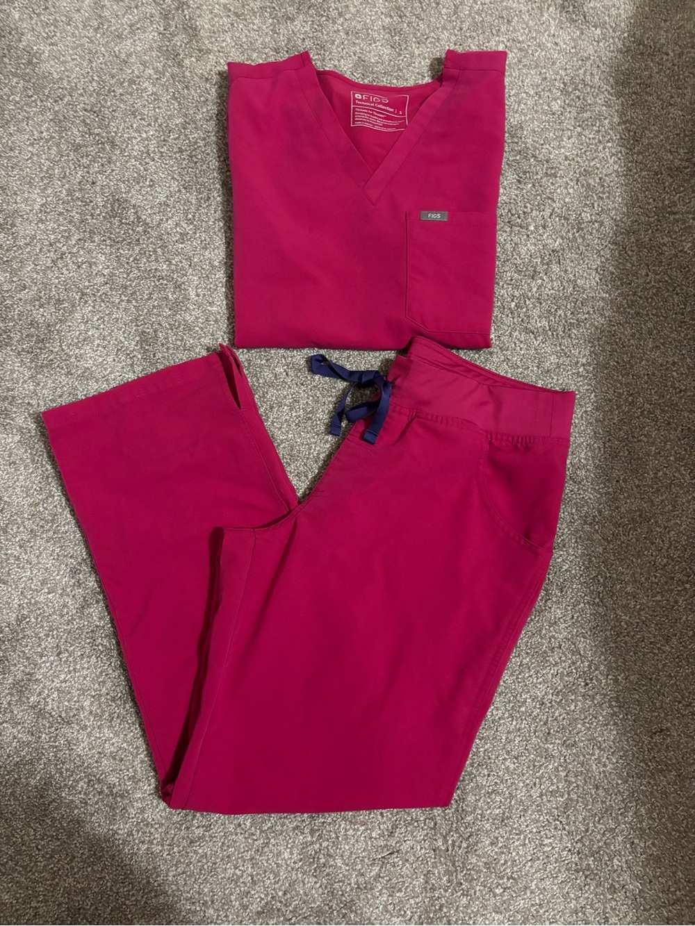 Figs scrubs hot pink top-small bottoms Medium petite